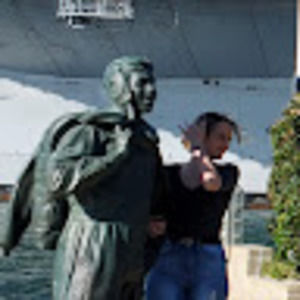 Meet your Posher, Avery